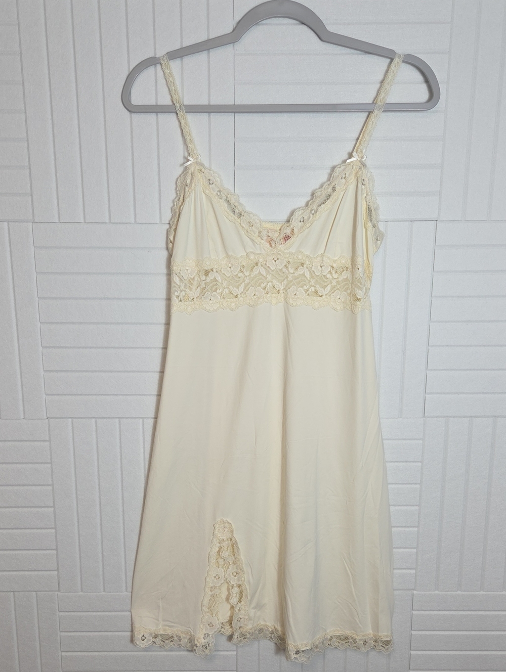 Eloise Pale Butter Yellow Lace Trim Slip Chemise Nightgown Size M